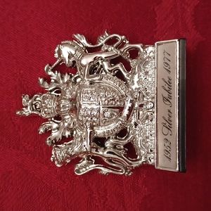 Queen Elizabeth 1977 Silver Jubilee Souvenir Crest/Coat of Arms
